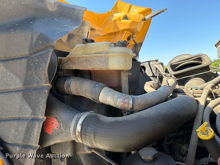 image for item DZ4746 2006 International 7400 dump truck