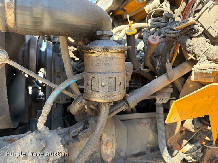 image for item DZ4746 2006 International 7400 dump truck