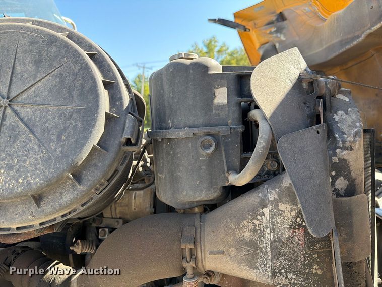 image for item DZ4746 2006 International 7400 dump truck