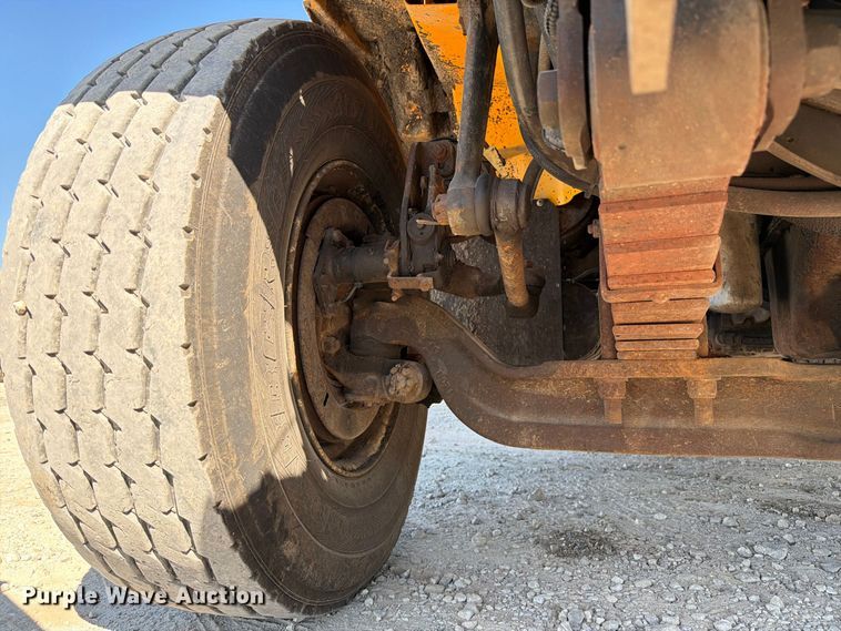 image for item DZ4746 2006 International 7400 dump truck