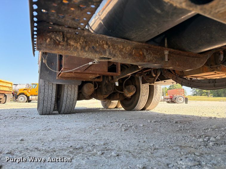 image for item DZ4746 2006 International 7400 dump truck
