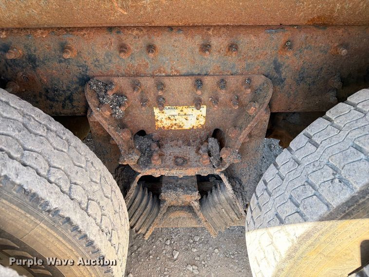 image for item DZ4746 2006 International 7400 dump truck