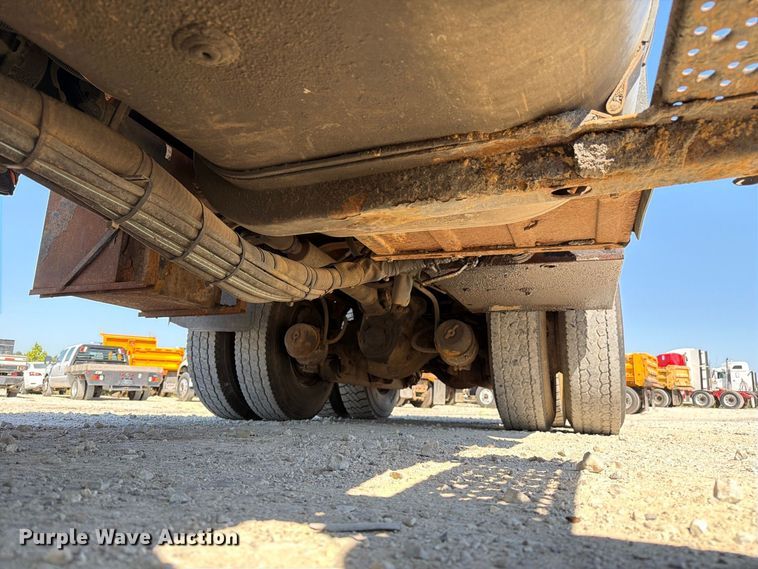 image for item DZ4746 2006 International 7400 dump truck