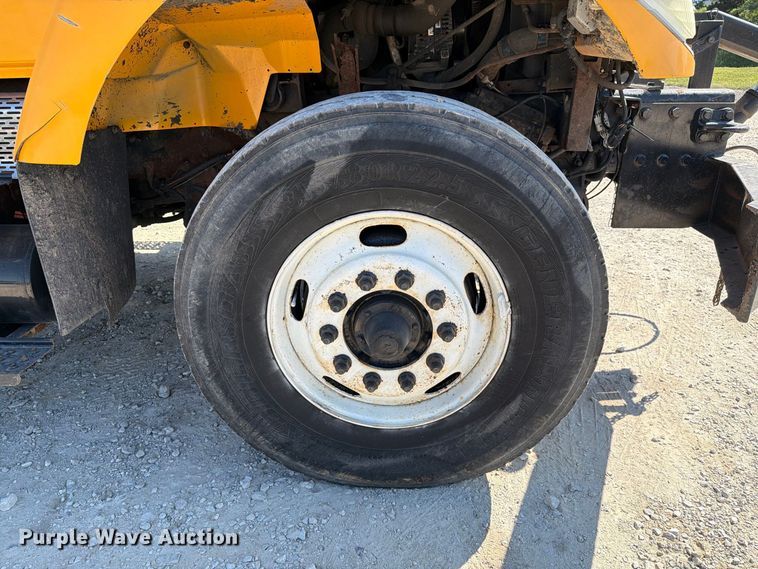 image for item DZ4746 2006 International 7400 dump truck