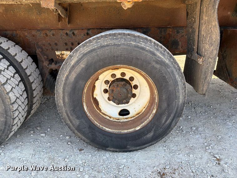 image for item DZ4746 2006 International 7400 dump truck