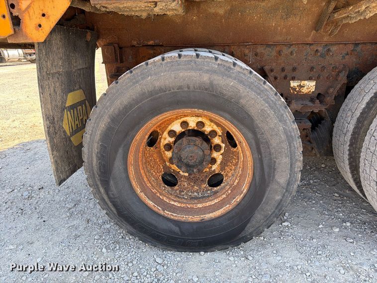 image for item DZ4746 2006 International 7400 dump truck