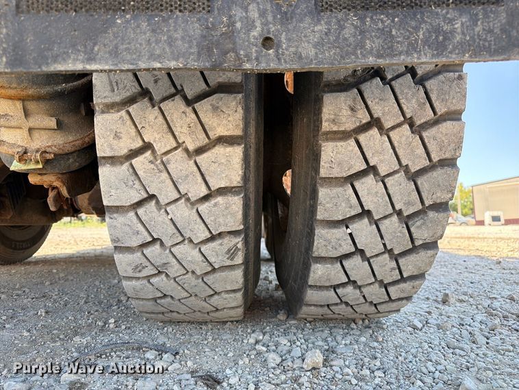 image for item DZ4746 2006 International 7400 dump truck