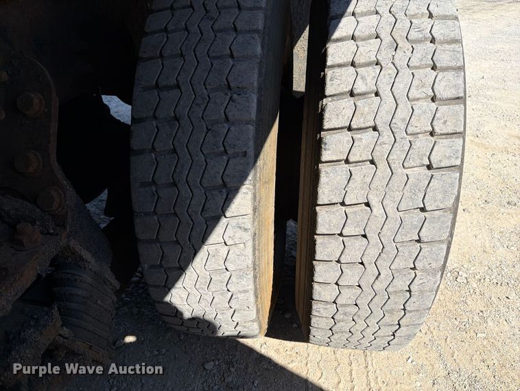 image for item DZ4746 2006 International 7400 dump truck