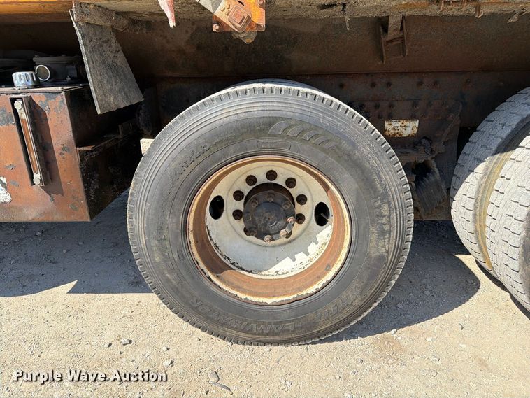 image for item DZ4746 2006 International 7400 dump truck