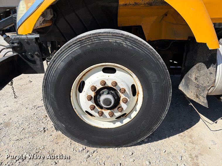 image for item DZ4746 2006 International 7400 dump truck