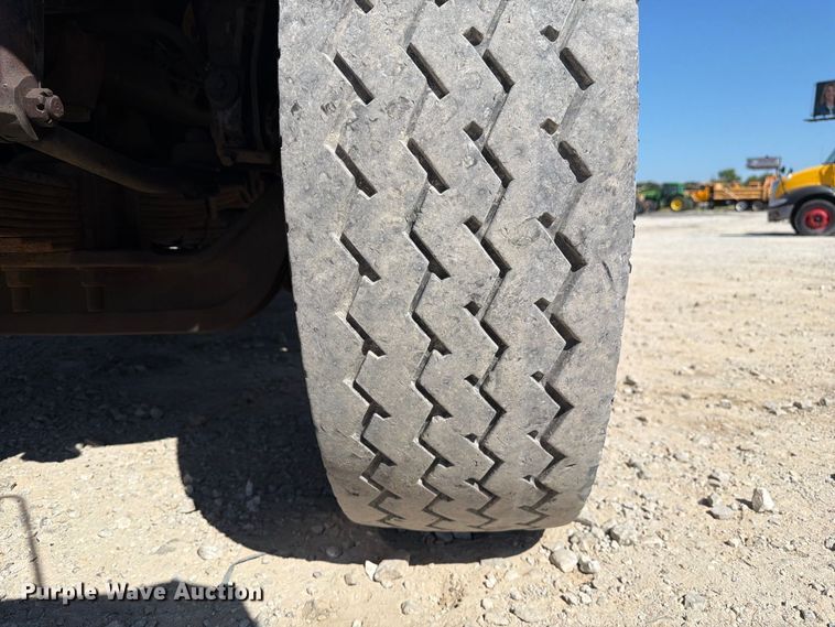 image for item DZ4746 2006 International 7400 dump truck