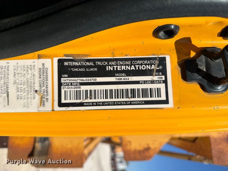 image for item DZ4746 2006 International 7400 dump truck