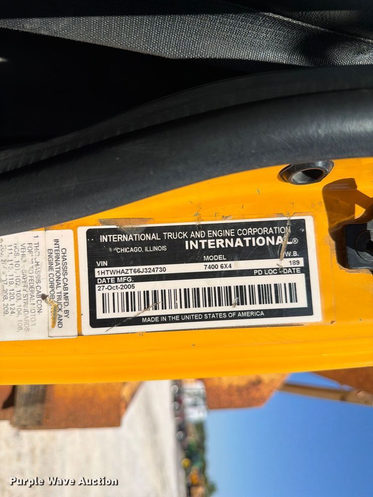image for item DZ4746 2006 International 7400 dump truck