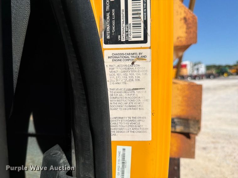 image for item DZ4746 2006 International 7400 dump truck