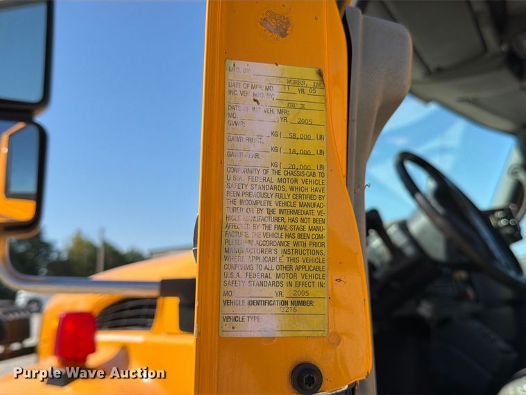 image for item DZ4746 2006 International 7400 dump truck