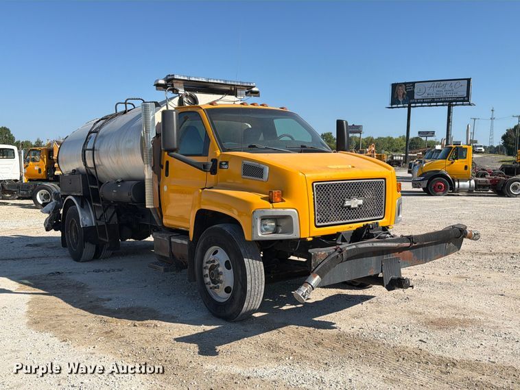 image for item DZ4747 2004 Chevrolet C7500 oil distributor truck