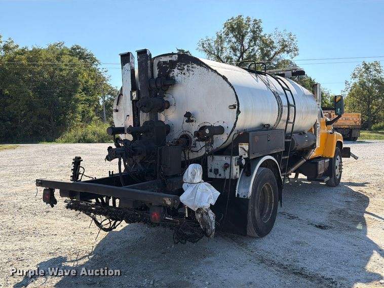 image for item DZ4747 2004 Chevrolet C7500 oil distributor truck