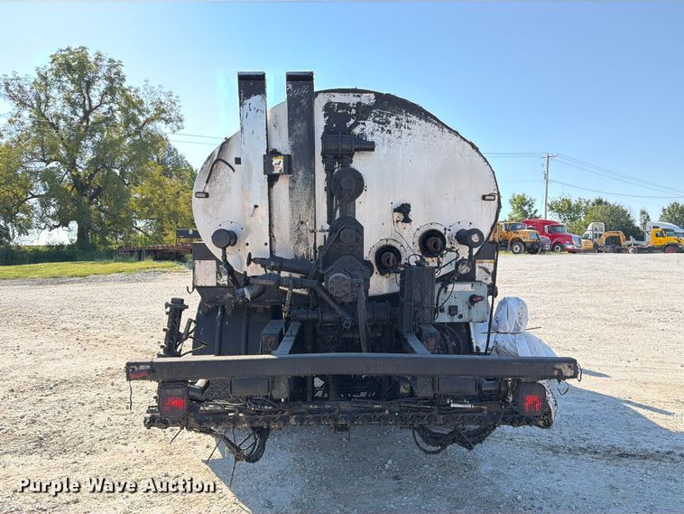 image for item DZ4747 2004 Chevrolet C7500 oil distributor truck
