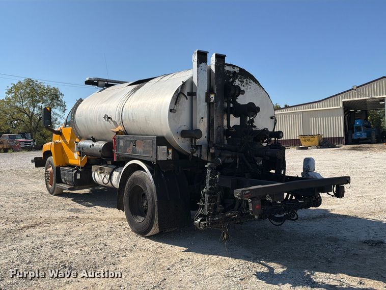image for item DZ4747 2004 Chevrolet C7500 oil distributor truck