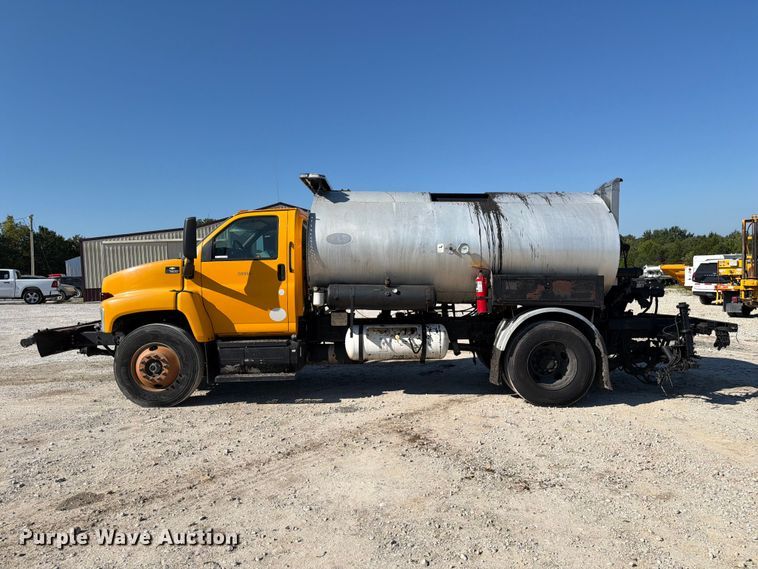 image for item DZ4747 2004 Chevrolet C7500 oil distributor truck