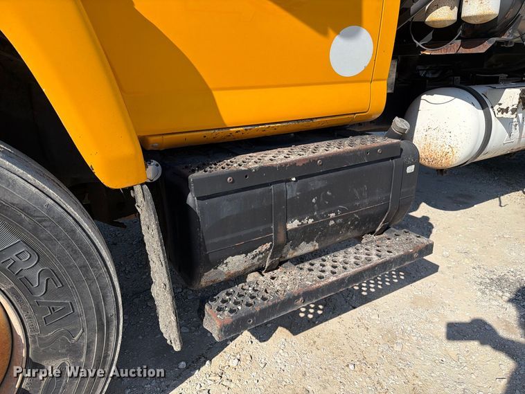 image for item DZ4747 2004 Chevrolet C7500 oil distributor truck