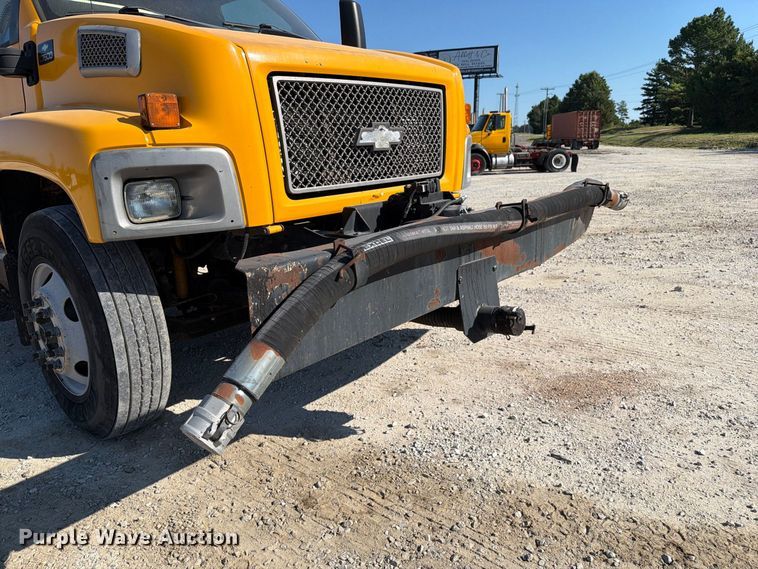 image for item DZ4747 2004 Chevrolet C7500 oil distributor truck