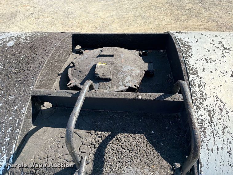 image for item DZ4747 2004 Chevrolet C7500 oil distributor truck