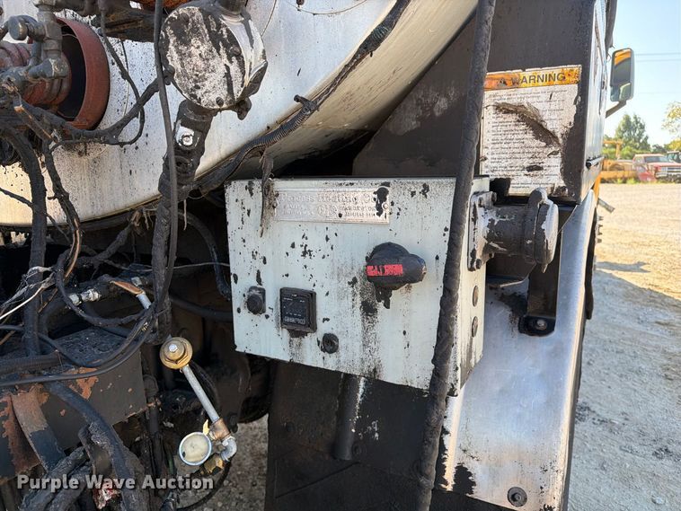 image for item DZ4747 2004 Chevrolet C7500 oil distributor truck