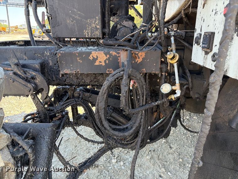 image for item DZ4747 2004 Chevrolet C7500 oil distributor truck