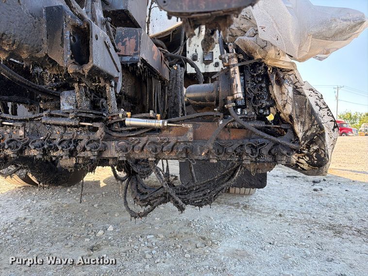 image for item DZ4747 2004 Chevrolet C7500 oil distributor truck
