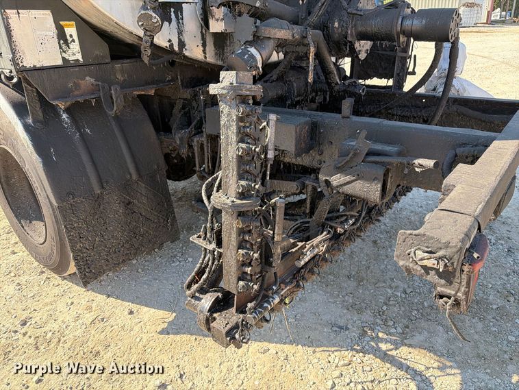image for item DZ4747 2004 Chevrolet C7500 oil distributor truck
