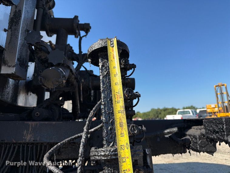 image for item DZ4747 2004 Chevrolet C7500 oil distributor truck