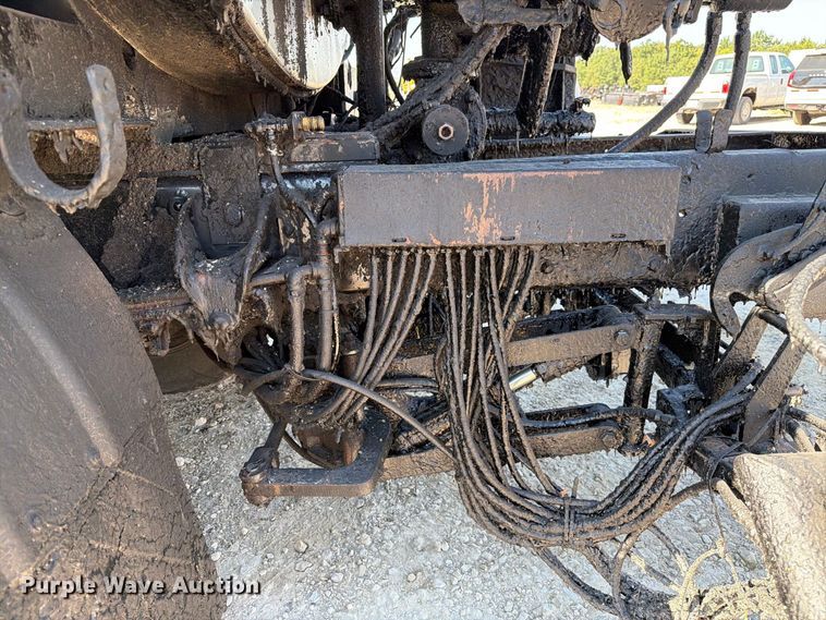 image for item DZ4747 2004 Chevrolet C7500 oil distributor truck