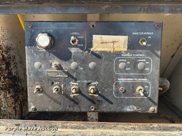 image for item DZ4747 2004 Chevrolet C7500 oil distributor truck