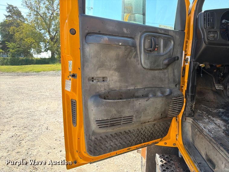image for item DZ4747 2004 Chevrolet C7500 oil distributor truck