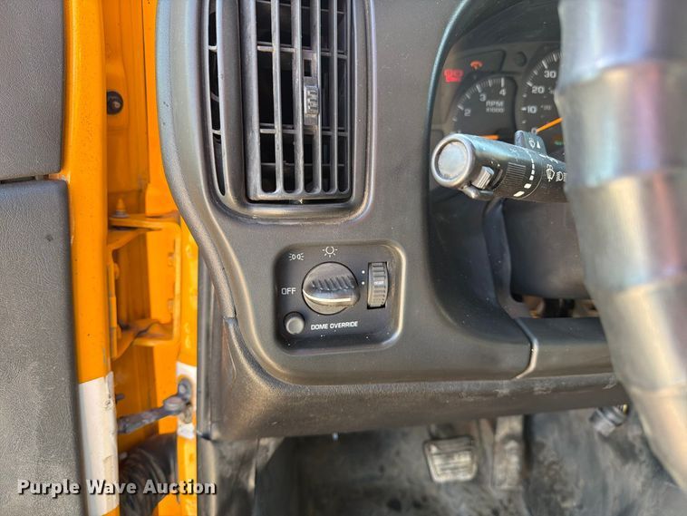 image for item DZ4747 2004 Chevrolet C7500 oil distributor truck