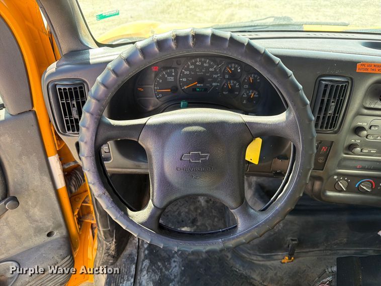 image for item DZ4747 2004 Chevrolet C7500 oil distributor truck