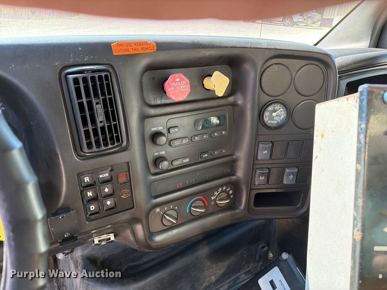 image for item DZ4747 2004 Chevrolet C7500 oil distributor truck