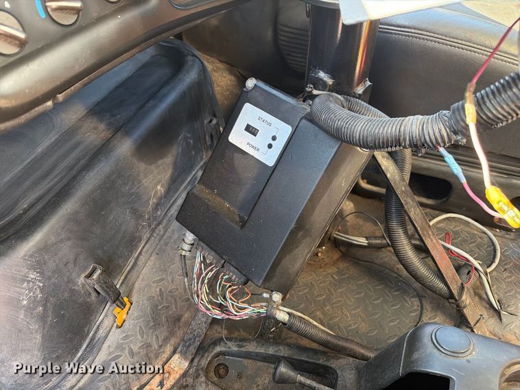 image for item DZ4747 2004 Chevrolet C7500 oil distributor truck