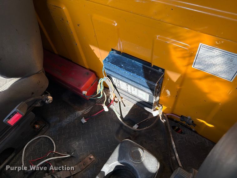 image for item DZ4747 2004 Chevrolet C7500 oil distributor truck