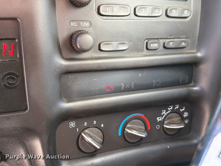 image for item DZ4747 2004 Chevrolet C7500 oil distributor truck