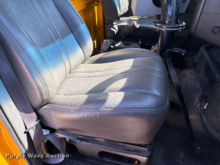 image for item DZ4747 2004 Chevrolet C7500 oil distributor truck