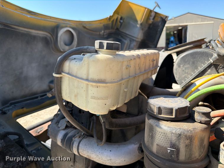 image for item DZ4747 2004 Chevrolet C7500 oil distributor truck