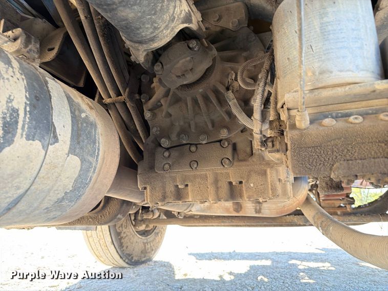 image for item DZ4747 2004 Chevrolet C7500 oil distributor truck