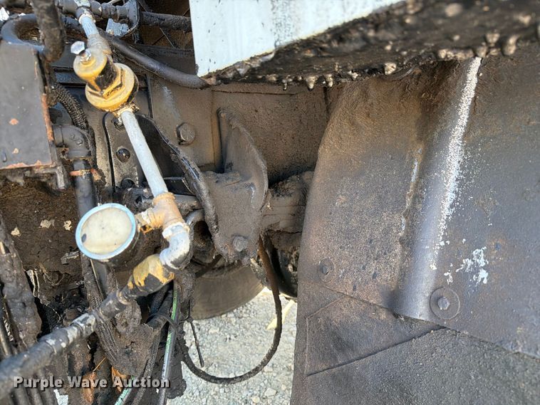 image for item DZ4747 2004 Chevrolet C7500 oil distributor truck