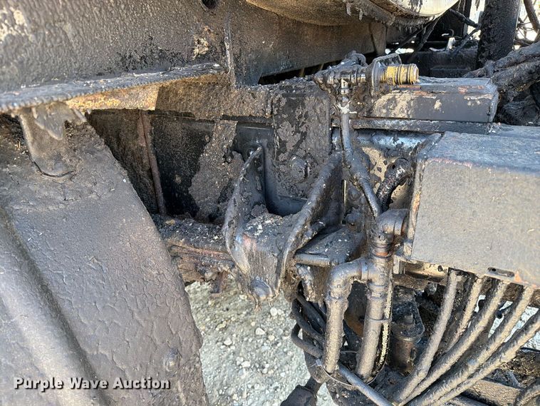 image for item DZ4747 2004 Chevrolet C7500 oil distributor truck