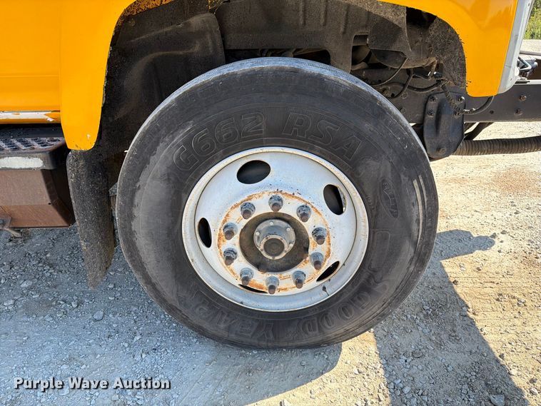 image for item DZ4747 2004 Chevrolet C7500 oil distributor truck