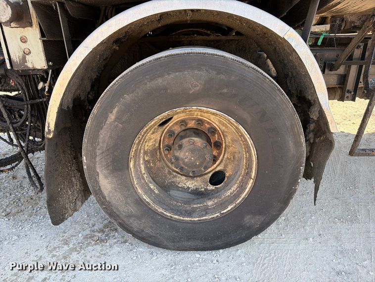 image for item DZ4747 2004 Chevrolet C7500 oil distributor truck