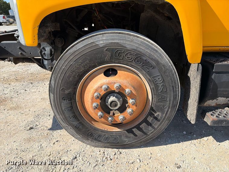 image for item DZ4747 2004 Chevrolet C7500 oil distributor truck