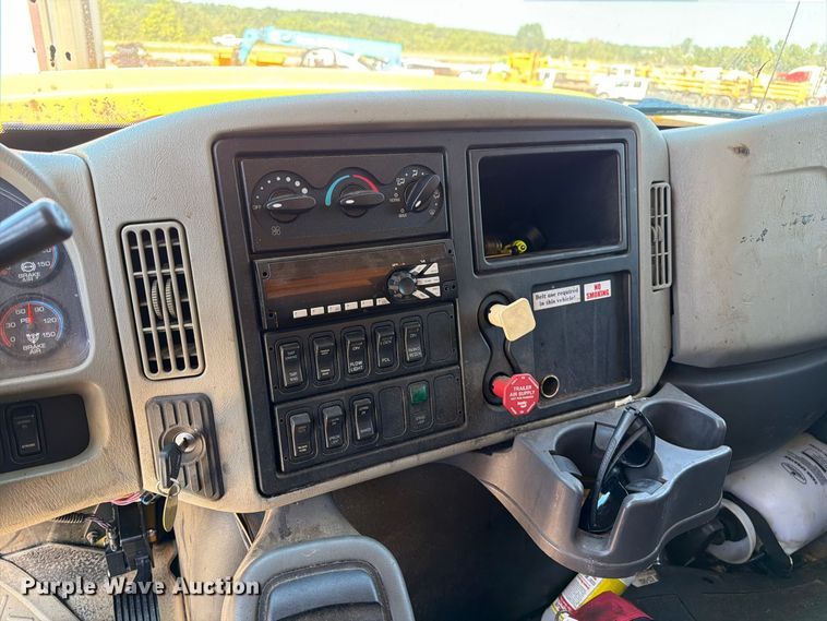image for item DZ4748 2012 International 7500 dump truck